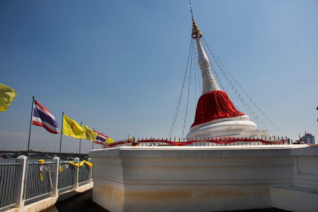 White leaning stupa with Thai flags at Wat Paramaiyikawat on Ko Kret Island